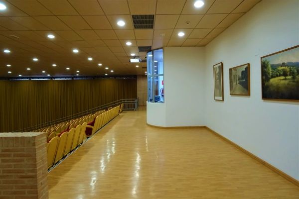 Pasarela superior con cabina de control.